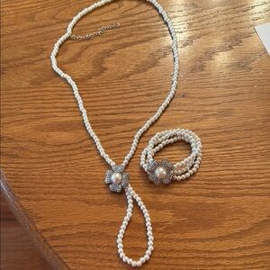 Elegant Silver White Lariat Necklace with Sparkling Texture
